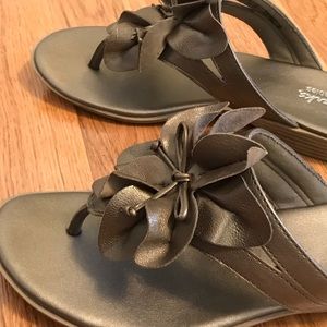 🙀Final Sale🙀Clarks bronze leather sandals